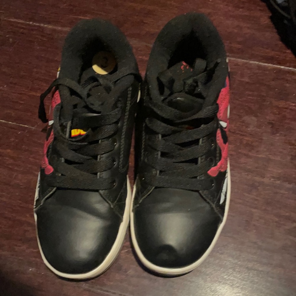 Boy spiderman heelys shoes